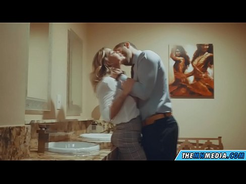 ❤️ Pamene blonde wabusty akunyengererani m'chimbudzi cha anthu onse Zolaula vk pa ife% ny.porngifer.ru% ❌❤